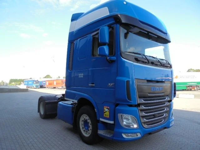 DAF XF 106.460 - Nyergesvontató: 3 kép. DAF XF 106.460 - Nyergesvontató: 3 kép.
