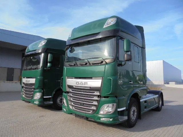 DAF XF 106.460 SUPER SPACE CAB - Nyergesvontató: 1 kép. DAF XF 106.460 SUPER SPACE CAB - Nyergesvontató: 1 kép.