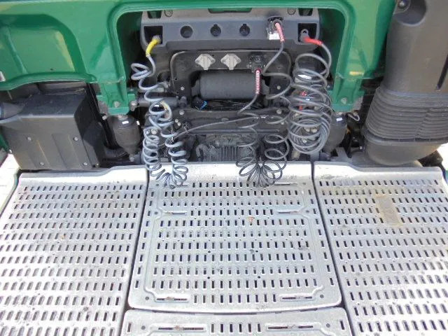 Nyergesvontató DAF XF 106.460 SUPER SPACE CAB: 16 kép. Nyergesvontató DAF XF 106.460 SUPER SPACE CAB: 16 kép.