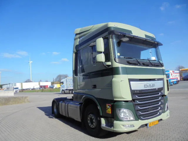 DAF XF 410 - Nyergesvontató: 3 kép. DAF XF 410 - Nyergesvontató: 3 kép.
