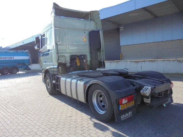 DAF XF 410 - Nyergesvontató: 4 kép. DAF XF 410 - Nyergesvontató: 4 kép.