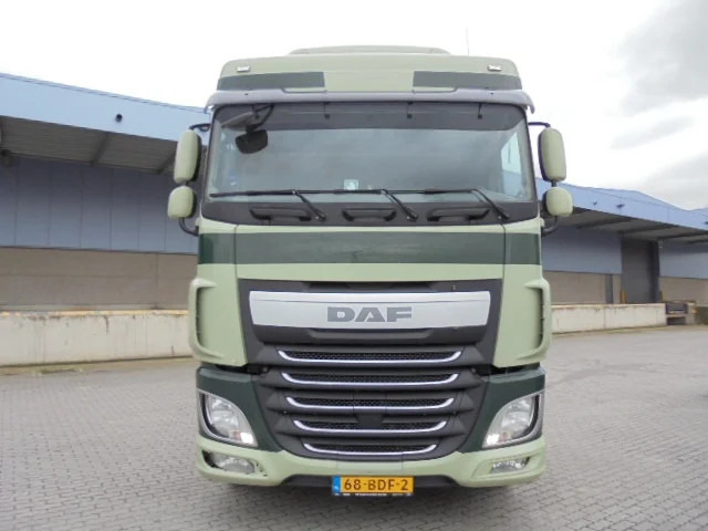 DAF XF 410 EURO 6 - Nyergesvontató: 2 kép. DAF XF 410 EURO 6 - Nyergesvontató: 2 kép.