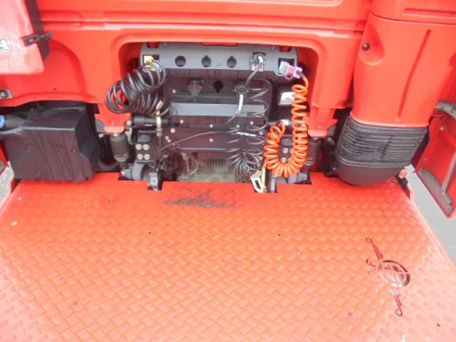 Nyergesvontató DAF XF 440 ADR TUV 02-26: 20 kép. Nyergesvontató DAF XF 440 ADR TUV 02-26: 20 kép.