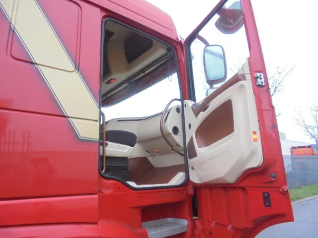 Nyergesvontató DAF XF 440 ADR TUV 02-26: 18 kép. Nyergesvontató DAF XF 440 ADR TUV 02-26: 18 kép.
