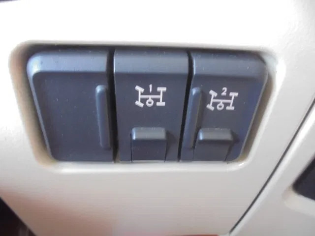 Nyergesvontató DAF XF 440 ADR TUV 02-26: 17 kép. Nyergesvontató DAF XF 440 ADR TUV 02-26: 17 kép.