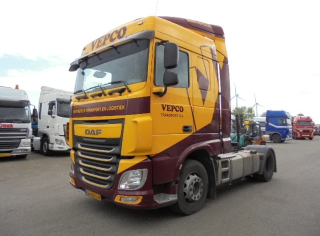 DAF XF 440 - Nyergesvontató: 1 kép. DAF XF 440 - Nyergesvontató: 1 kép.