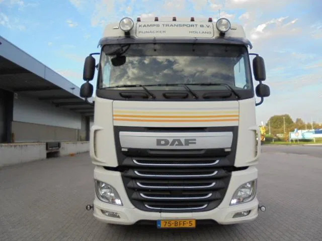DAF XF 440 - Nyergesvontató: 2 kép. DAF XF 440 - Nyergesvontató: 2 kép.