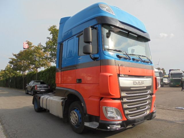 DAF XF 440 MEGA - Nyergesvontató: 3 kép. DAF XF 440 MEGA - Nyergesvontató: 3 kép.