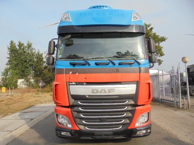 DAF XF 440 MEGA - Nyergesvontató: 2 kép. DAF XF 440 MEGA - Nyergesvontató: 2 kép.