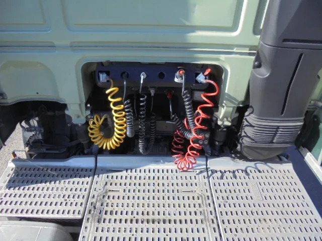 Nyergesvontató DAF XF 440 NL TRUCK: 19 kép.