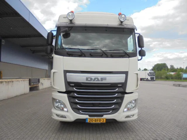 DAF XF 440 NL TRUCK - Nyergesvontató: 2 kép. DAF XF 440 NL TRUCK - Nyergesvontató: 2 kép.