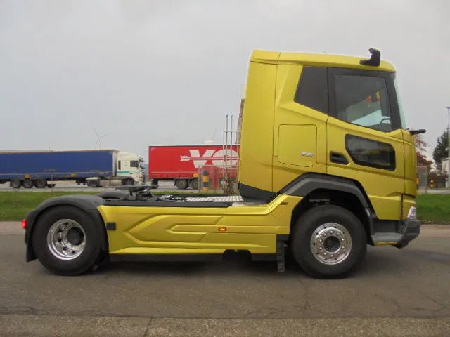 DAF XF 480 FT + HYDRAULICS MET FABRIEKS GARANTIE - Nyergesvontató: 2 kép. DAF XF 480 FT + HYDRAULICS MET FABRIEKS GARANTIE - Nyergesvontató: 2 kép.