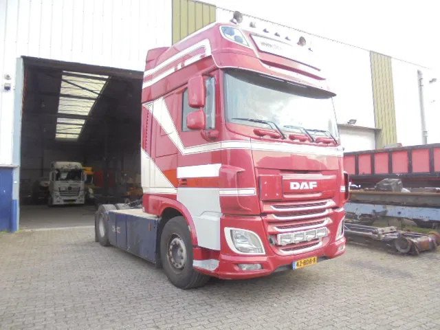 DAF XF 510 FT NL TRUCK - Nyergesvontató: 3 kép. DAF XF 510 FT NL TRUCK - Nyergesvontató: 3 kép.