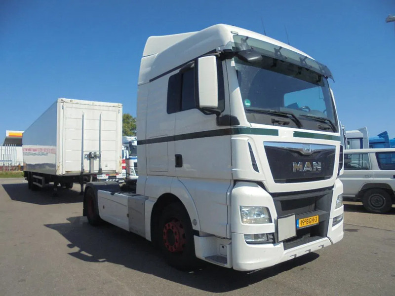 MAN TGX 18.400 - Nyergesvontató: 3 kép. MAN TGX 18.400 - Nyergesvontató: 3 kép.