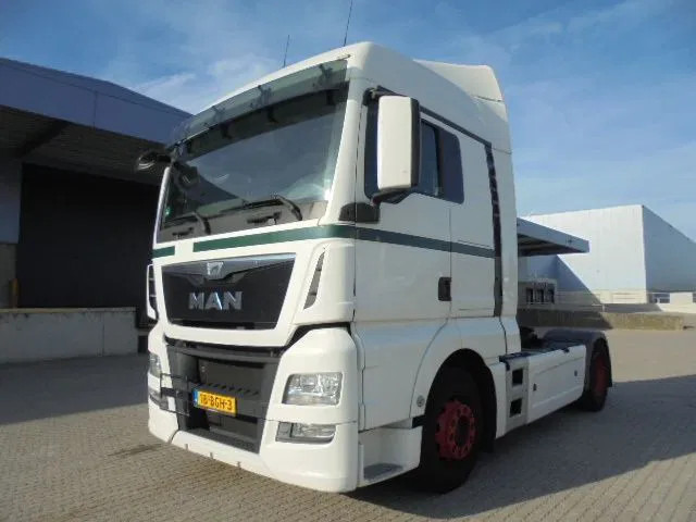 MAN TGX 18.400 - Nyergesvontató: 1 kép. MAN TGX 18.400 - Nyergesvontató: 1 kép.