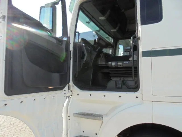 Nyergesvontató MAN TGX 18.400: 9 kép.
