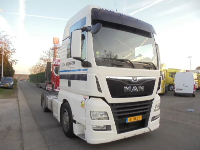 MAN TGX 18.500 XXL SMART TACHO 16X IN STOCK NL TRUCK - Nyergesvontató: 3 kép. MAN TGX 18.500 XXL SMART TACHO 16X IN STOCK NL TRUCK - Nyergesvontató: 3 kép.