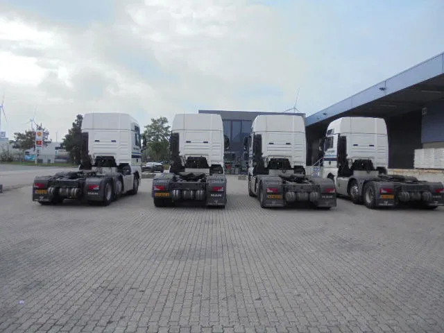 MAN TGX 26-480 XXL - Nyergesvontató: 5 kép. MAN TGX 26-480 XXL - Nyergesvontató: 5 kép.