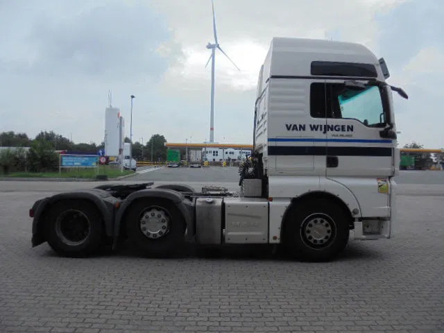 MAN TGX 26-480 XXL - Nyergesvontató: 4 kép. MAN TGX 26-480 XXL - Nyergesvontató: 4 kép.
