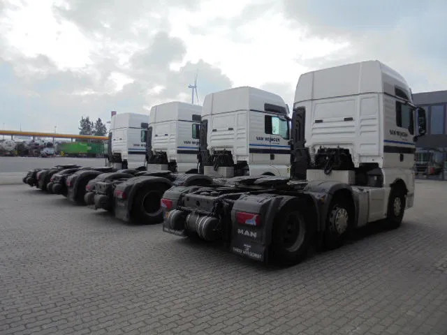 MAN TGX 26-480 XXL - Nyergesvontató: 4 kép. MAN TGX 26-480 XXL - Nyergesvontató: 4 kép.
