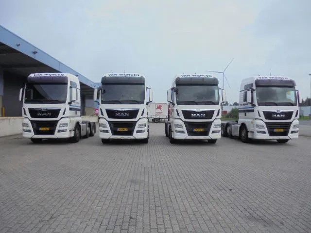 MAN TGX 26-480 XXL - Nyergesvontató: 2 kép. MAN TGX 26-480 XXL - Nyergesvontató: 2 kép.