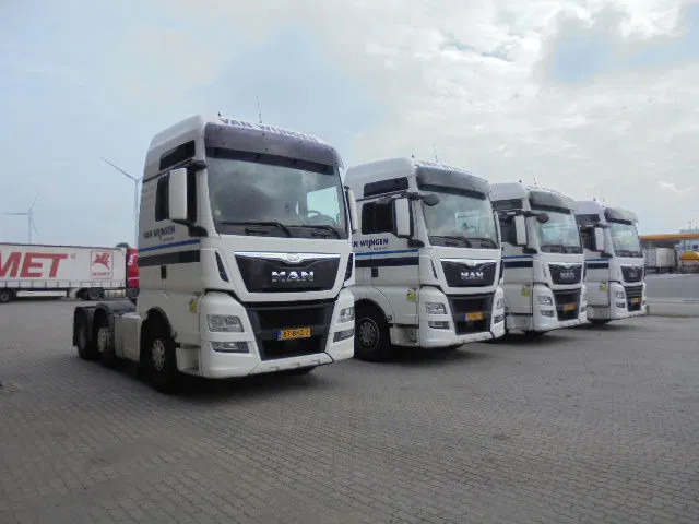 MAN TGX 26-480 XXL - Nyergesvontató: 3 kép. MAN TGX 26-480 XXL - Nyergesvontató: 3 kép.