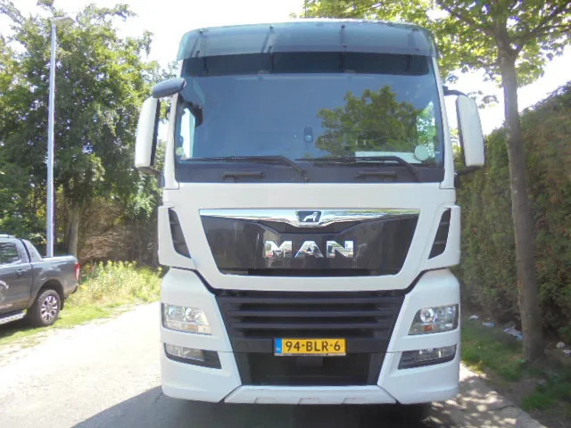 MAN TGX 26.500 XXL NL TRUCK SMART TACHO - Nyergesvontató: 2 kép. MAN TGX 26.500 XXL NL TRUCK SMART TACHO - Nyergesvontató: 2 kép.