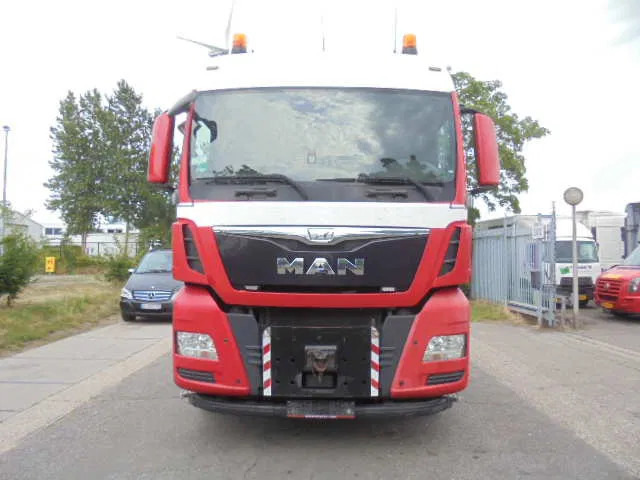 MAN TGX 33.480 6X4 Manual Gearbox Retarder - Nyergesvontató: 2 kép. MAN TGX 33.480 6X4 Manual Gearbox Retarder - Nyergesvontató: 2 kép.