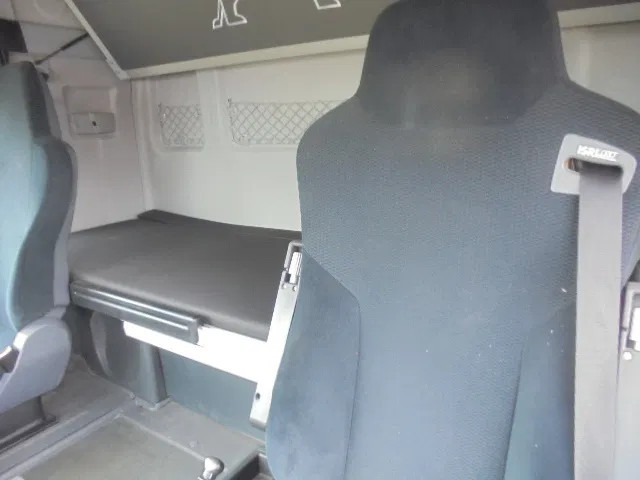 Nyergesvontató MAN TGX 33.480 6X4 Manual Gearbox Retarder: 11 kép. Nyergesvontató MAN TGX 33.480 6X4 Manual Gearbox Retarder: 11 kép.