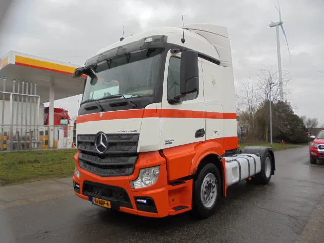 Mercedes-Benz Actros 1836 LS - Nyergesvontató: 1 kép. Mercedes-Benz Actros 1836 LS - Nyergesvontató: 1 kép.