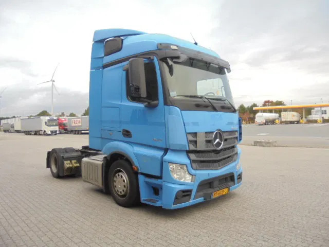 Mercedes-Benz Actros 1840 NL TRUCK APK 03-2026 - Nyergesvontató: 2 kép. Mercedes-Benz Actros 1840 NL TRUCK APK 03-2026 - Nyergesvontató: 2 kép.
