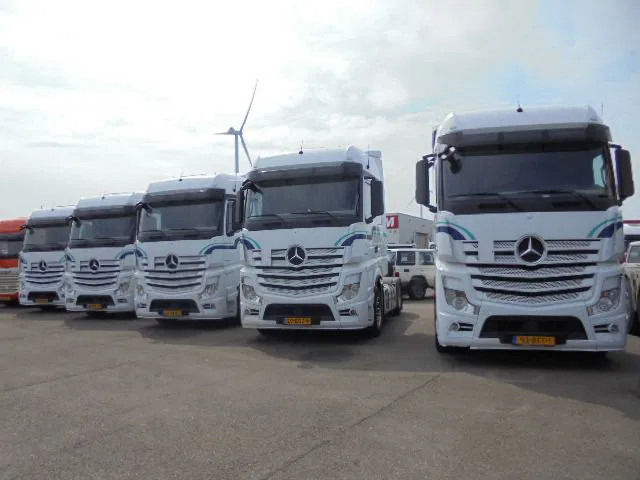 Mercedes-Benz Actros 1842 15x IN STOCK - Nyergesvontató: 1 kép. Mercedes-Benz Actros 1842 15x IN STOCK - Nyergesvontató: 1 kép.