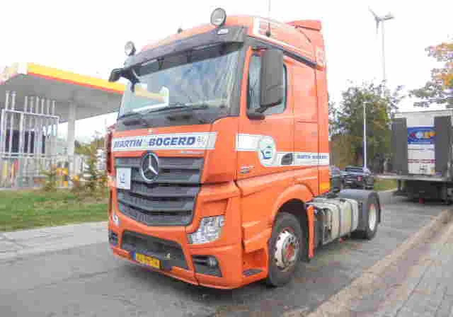 Mercedes-Benz Actros 1842 APK 06-2026 - Nyergesvontató: 1 kép. Mercedes-Benz Actros 1842 APK 06-2026 - Nyergesvontató: 1 kép.