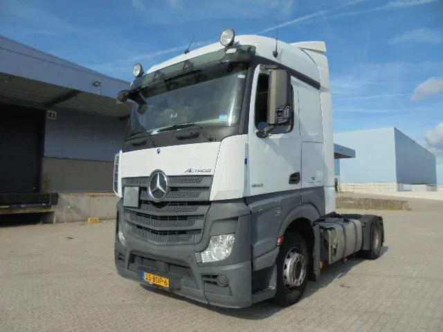 Mercedes-Benz Actros 1842 - Nyergesvontató: 1 kép. Mercedes-Benz Actros 1842 - Nyergesvontató: 1 kép.