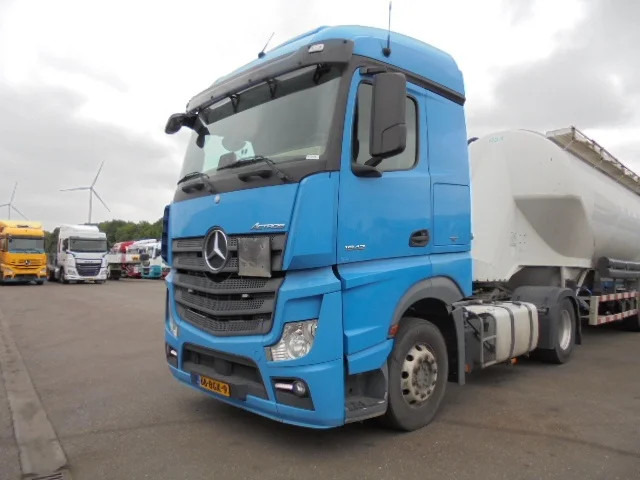 Mercedes-Benz Actros 1842 LS EUR6 10X - Nyergesvontató: 4 kép. Mercedes-Benz Actros 1842 LS EUR6 10X - Nyergesvontató: 4 kép.