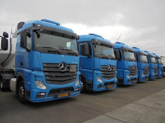 Mercedes-Benz Actros 1842 LS EUR6 10X - Nyergesvontató: 2 kép. Mercedes-Benz Actros 1842 LS EUR6 10X - Nyergesvontató: 2 kép.