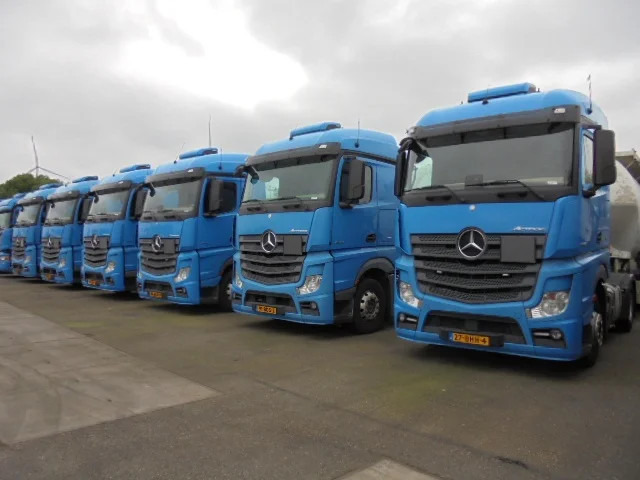 Mercedes-Benz Actros 1842 LS EUR6 10X - Nyergesvontató: 1 kép. Mercedes-Benz Actros 1842 LS EUR6 10X - Nyergesvontató: 1 kép.