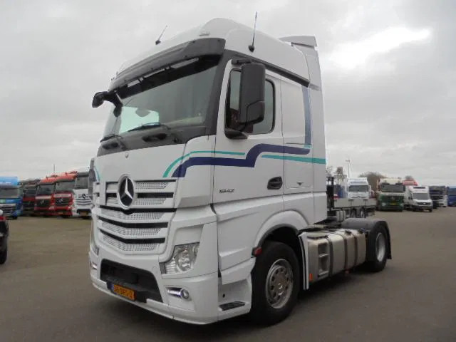 Mercedes-Benz Actros 1842 LS EUR6 - Nyergesvontató: 1 kép. Mercedes-Benz Actros 1842 LS EUR6 - Nyergesvontató: 1 kép.