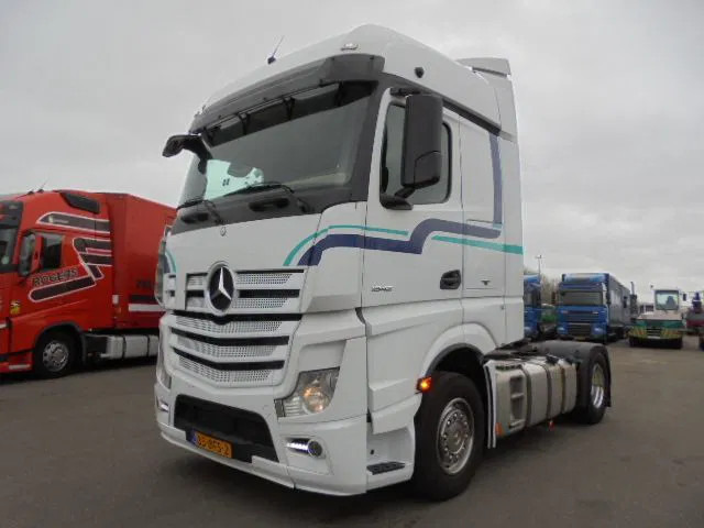 Mercedes-Benz Actros 1842 LS EUR6 - Nyergesvontató: 1 kép. Mercedes-Benz Actros 1842 LS EUR6 - Nyergesvontató: 1 kép.