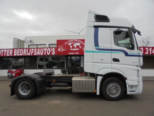 Mercedes-Benz Actros 1842 LS EUR6 - Nyergesvontató: 3 kép. Mercedes-Benz Actros 1842 LS EUR6 - Nyergesvontató: 3 kép.