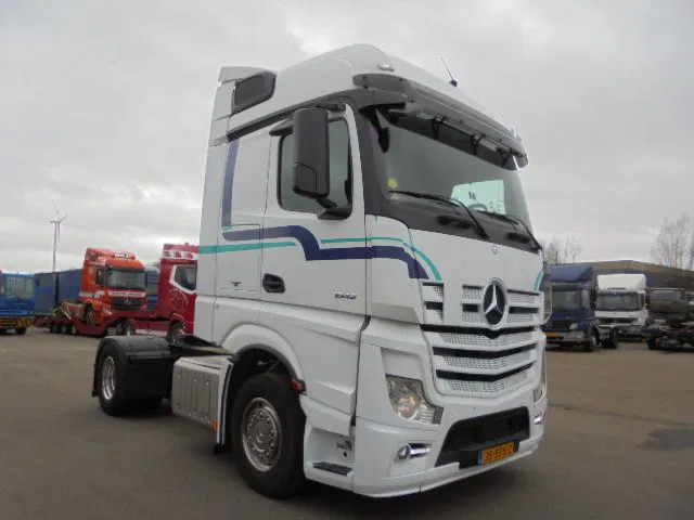 Mercedes-Benz Actros 1842 LS EUR6 - Nyergesvontató: 3 kép. Mercedes-Benz Actros 1842 LS EUR6 - Nyergesvontató: 3 kép.