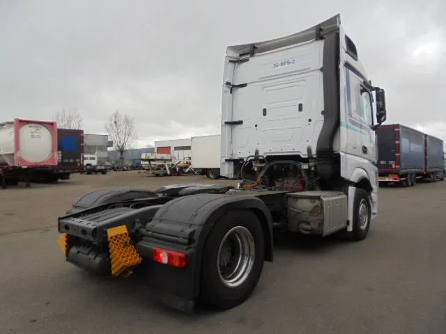 Mercedes-Benz Actros 1842 LS EUR6 - Nyergesvontató: 4 kép. Mercedes-Benz Actros 1842 LS EUR6 - Nyergesvontató: 4 kép.