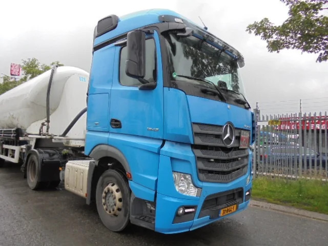 Mercedes-Benz Actros 1842 LS EUR6 - Nyergesvontató: 3 kép. Mercedes-Benz Actros 1842 LS EUR6 - Nyergesvontató: 3 kép.