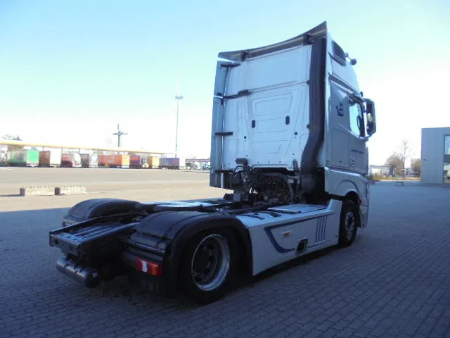 Mercedes-Benz Actros 1842 LS NL TRUCK - Nyergesvontató: 4 kép. Mercedes-Benz Actros 1842 LS NL TRUCK - Nyergesvontató: 4 kép.