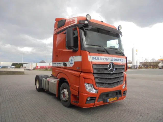 Mercedes-Benz Actros 1842 LS NL TRUCK - Nyergesvontató: 3 kép. Mercedes-Benz Actros 1842 LS NL TRUCK - Nyergesvontató: 3 kép.