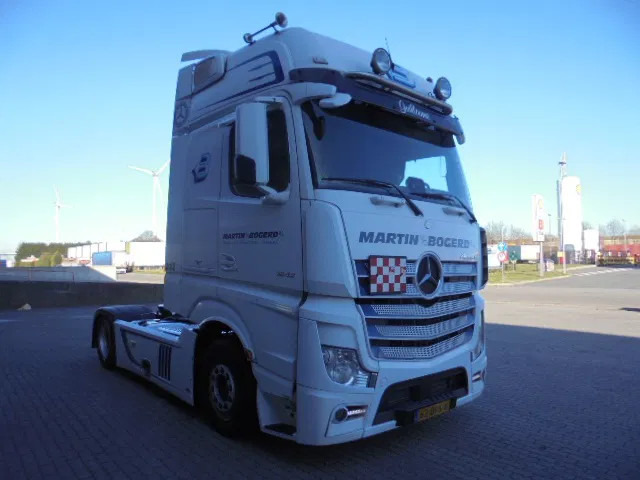 Mercedes-Benz Actros 1842 LS NL TRUCK - Nyergesvontató: 3 kép. Mercedes-Benz Actros 1842 LS NL TRUCK - Nyergesvontató: 3 kép.