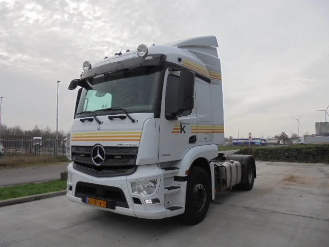 Mercedes-Benz Actros 1940 - Nyergesvontató: 1 kép. Mercedes-Benz Actros 1940 - Nyergesvontató: 1 kép.