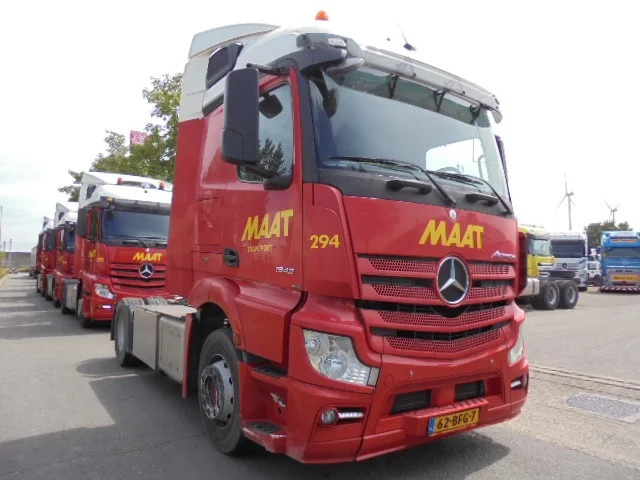 Mercedes-Benz Actros 1943 EUR6 - Nyergesvontató: 3 kép. Mercedes-Benz Actros 1943 EUR6 - Nyergesvontató: 3 kép.