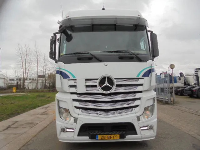 Mercedes-Benz Actros 1943 LS - Nyergesvontató: 2 kép. Mercedes-Benz Actros 1943 LS - Nyergesvontató: 2 kép.