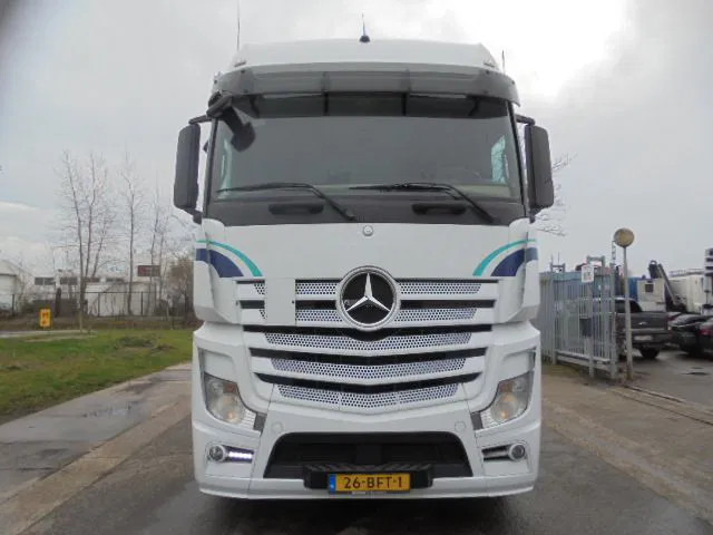 Mercedes-Benz Actros 1943 LS - Nyergesvontató: 2 kép. Mercedes-Benz Actros 1943 LS - Nyergesvontató: 2 kép.